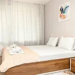Apartment Stylish Flat With Parking Spot - St Constantine & Helena By Flat Mаnager *