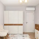 Apartment Stylish Flat With Parking Spot - St Constantine & Helena By Flat Mаnager