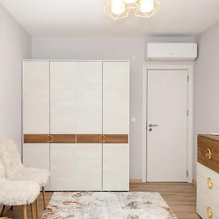Apartman Stylish Flat With Parking Spot - St Constantine & Helena By Flat Mаnager