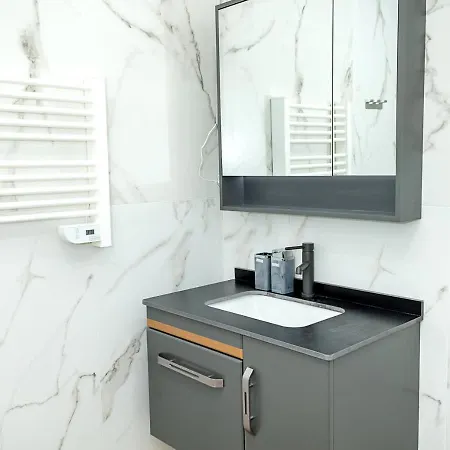 Apartment Stylish Flat With Parking Spot - St Constantine & Helena By Flat Mаnager *