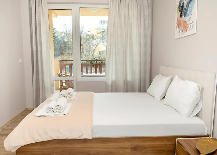 Stylish Flat With Parking Spot - St Constantine & Helena By Flat Mаnager Szent Konstantin és Elena