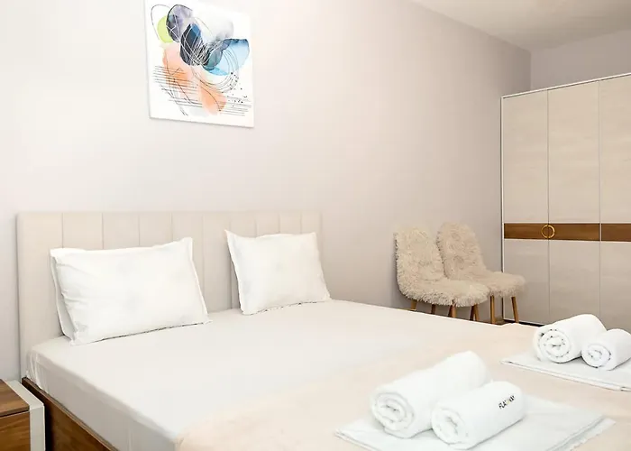 Stylish Flat With Parking Spot - St Constantine & Helena By Flat Mаnager * Szent Konstantin és Elena